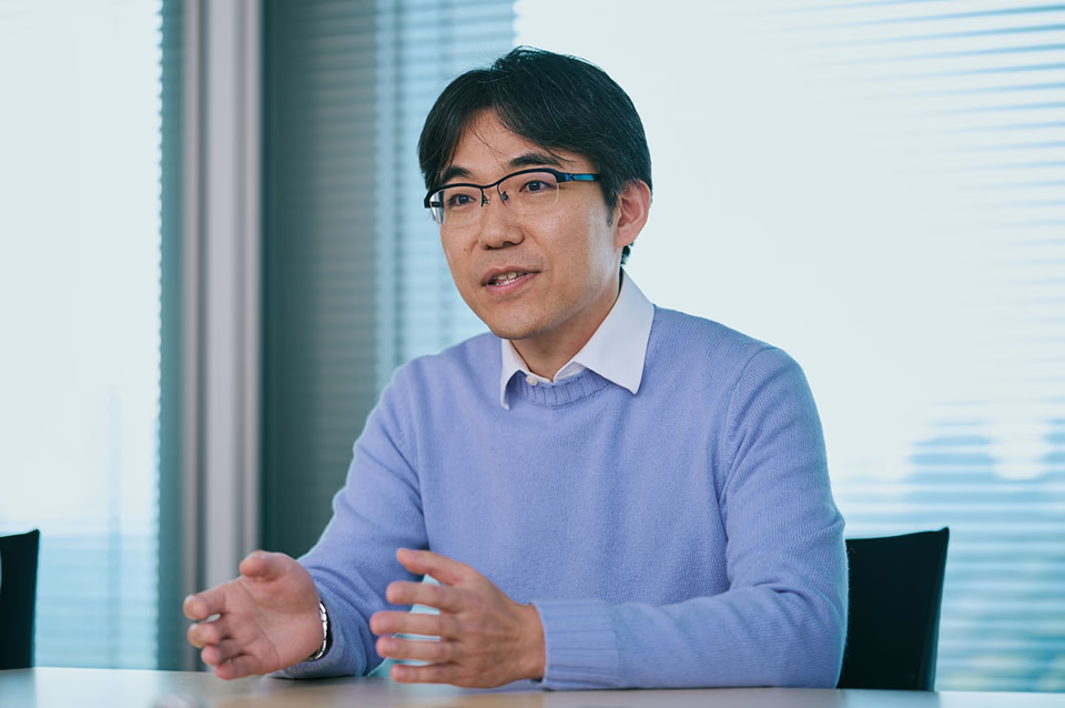 水池健太郎（みずいけ・けんたろう）氏／三菱ケミカルグループ ストラテジー所管 経営戦略部 戦略立案グループ。半導体およびイメージング事業の事業戦略・海外マーケティング・M&A（買収・PMI）経験を経て、サステナビリティ所管でLCA（Life Cycle Assessment）基盤構築を中心とした全社プロジェクトならびに社外連携を推進。2024年4月から現職。